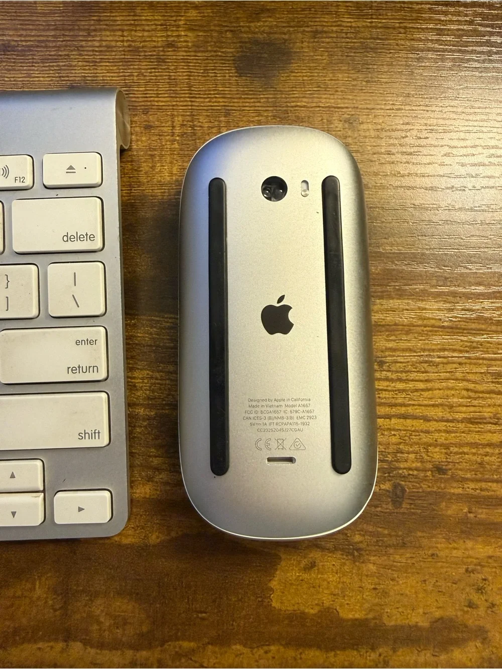 Apple White Aluminum Wireless Keyboard and White Magic Mouse